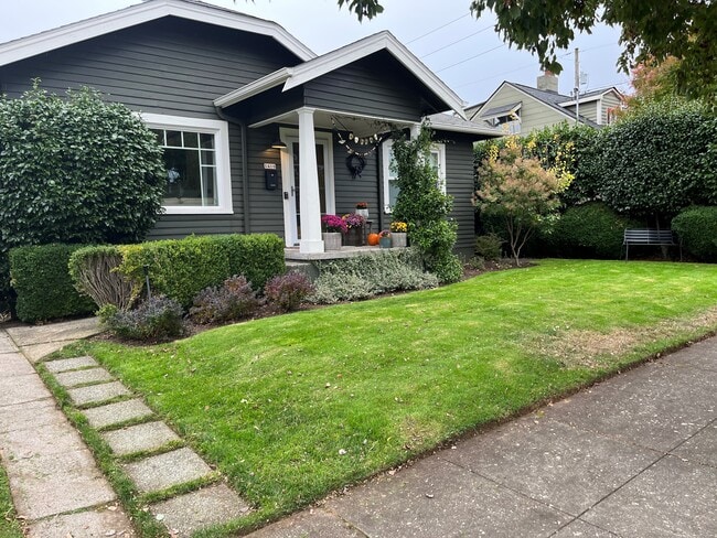 Building Photo - 1416 NE 52nd Ave
