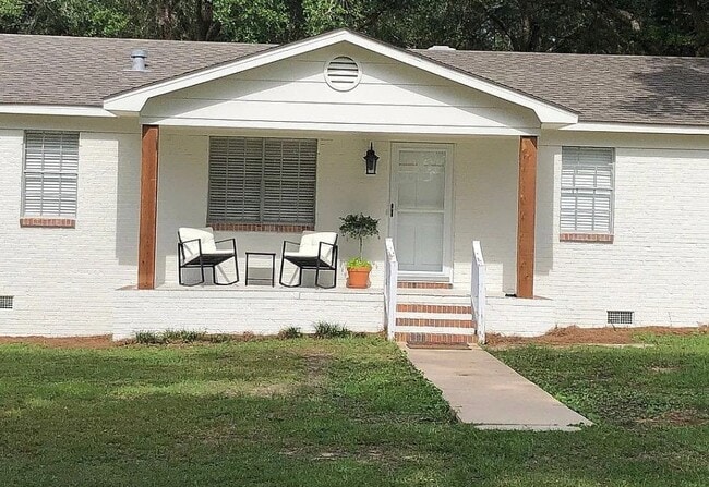 Foto del edificio - 5071 Hatchett Dr