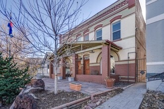Building Photo - 2562 W River Dr