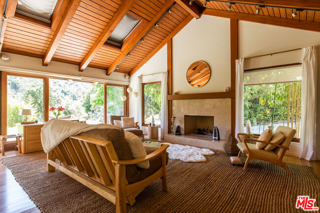 Building Photo - 3626 Mandeville Canyon Rd