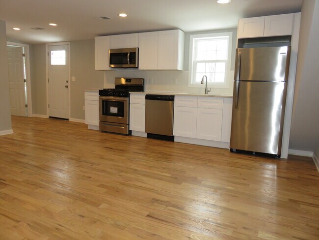 Building Photo - 244 Grandview Ave