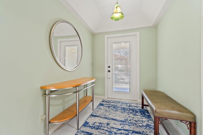 Foto del edificio - 413 Brackenwood Ln S