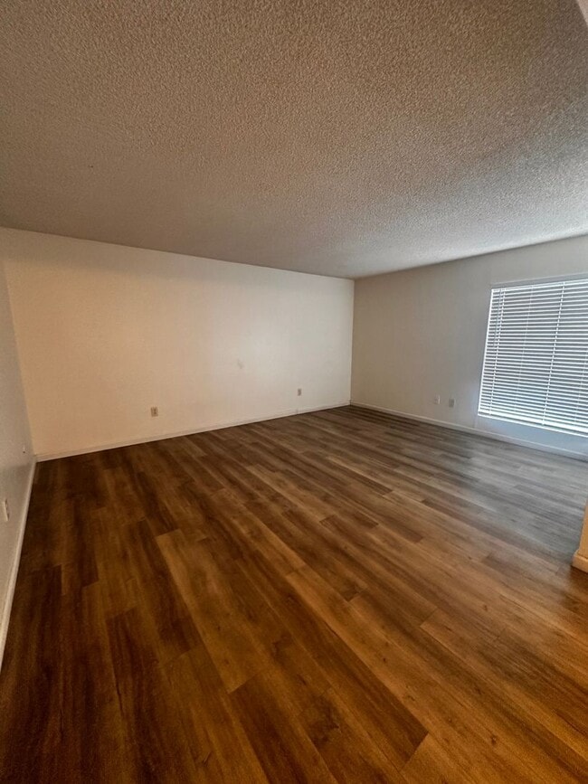 Foto del edificio - 2200 Cedro Ct