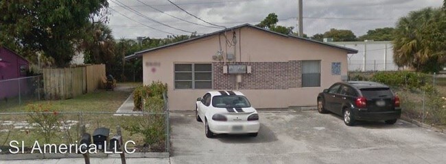 Building Photo - 907 5th St