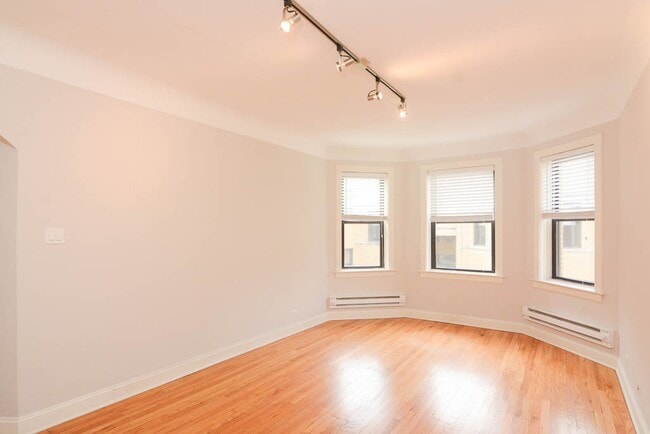 Building Photo - 2330 N Rockwell