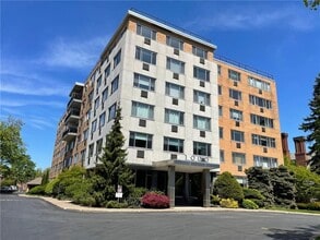 Building Photo - 1000 East Ave
