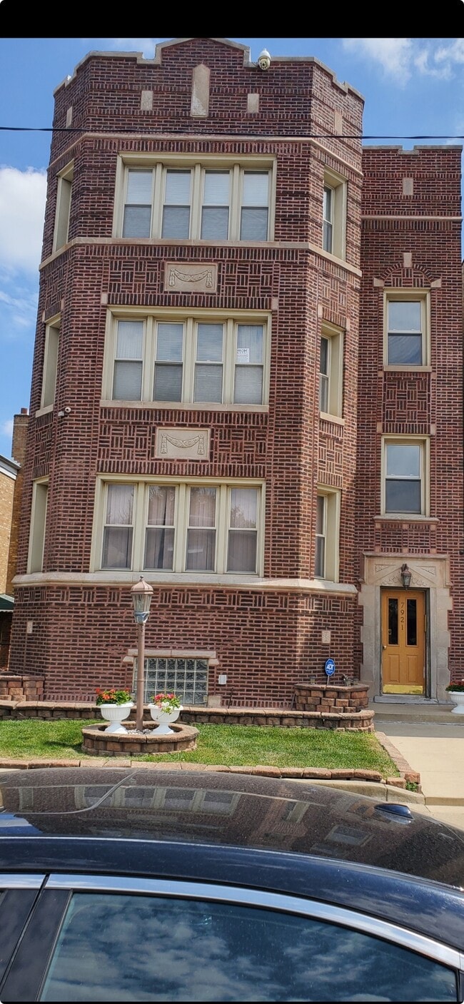 Building Photo - 7921 S Wolcott Ave