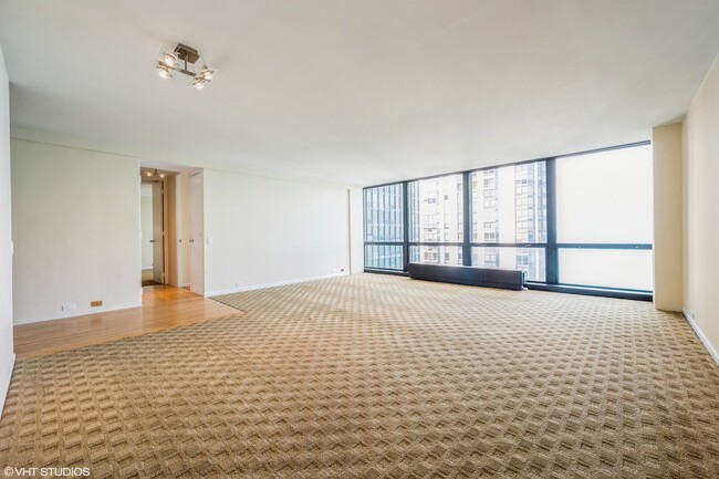 Foto del edificio - 900 N Lake Shore Dr