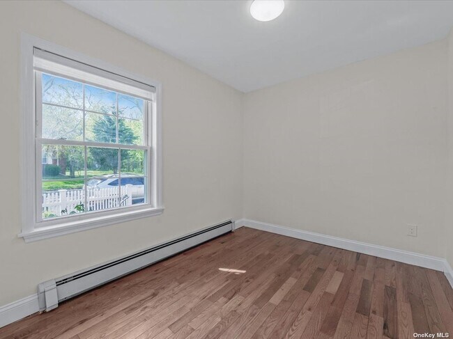Foto del edificio - 249-03 Elkmont Ave