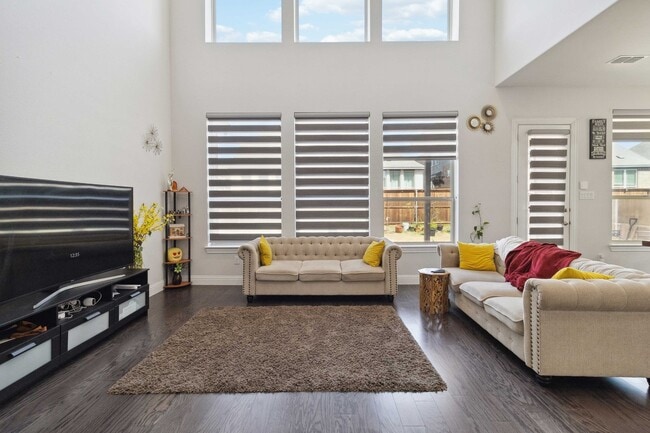 Building Photo - 566 Westwood Way Dr