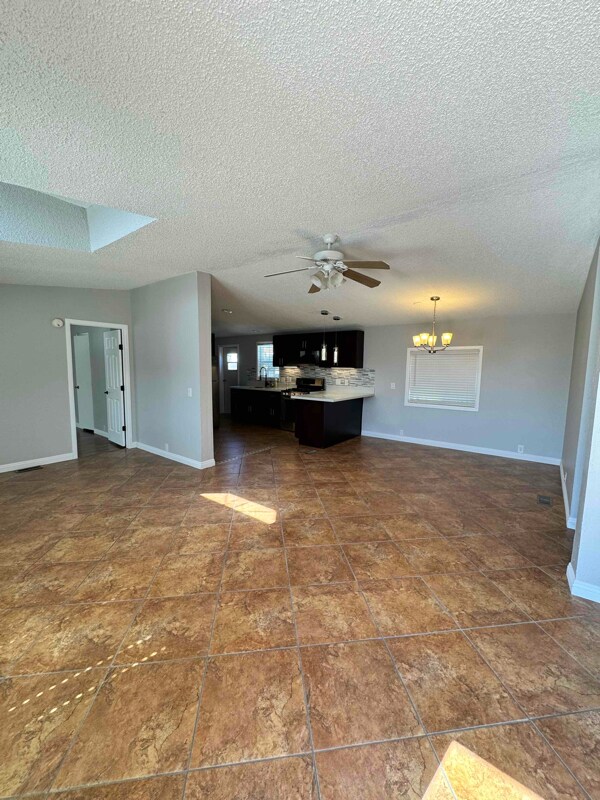 Foto del edificio - 6030 E Lake Mead Blvd