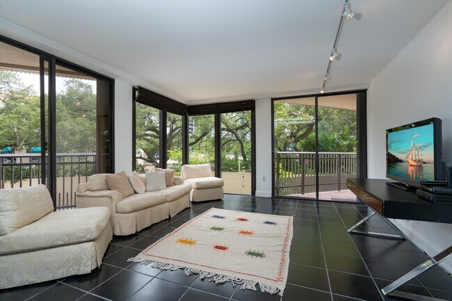 Foto del edificio - 2901 S Bayshore Dr