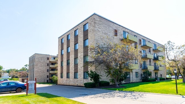 Building Photo - Valley Plaza Apartments