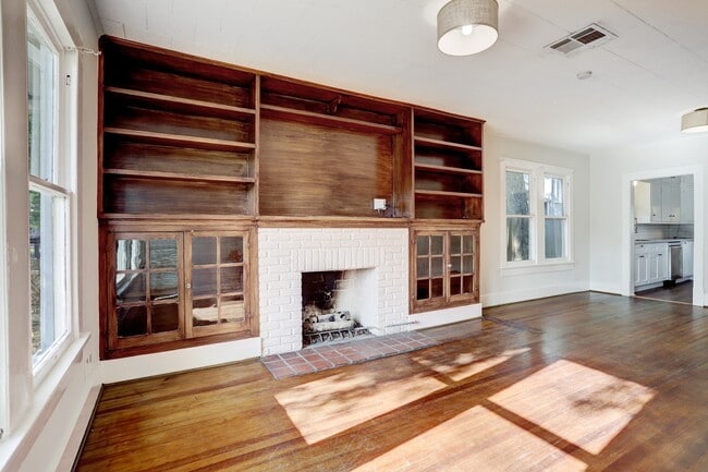 Building Photo - 530 Frasier St
