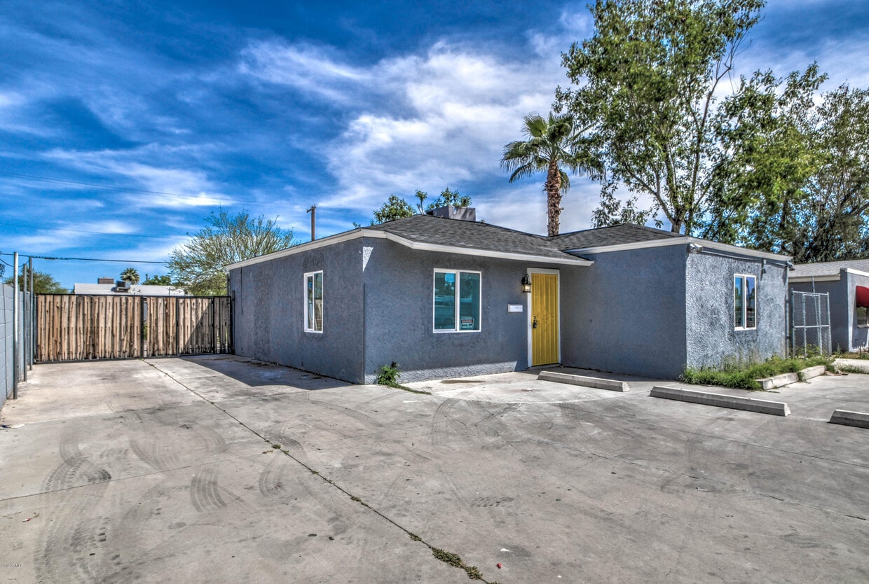 Primary Photo - 4005 N 15th Ave