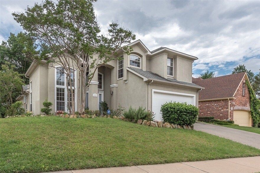 Foto principal - 6922 Clear Springs Cir