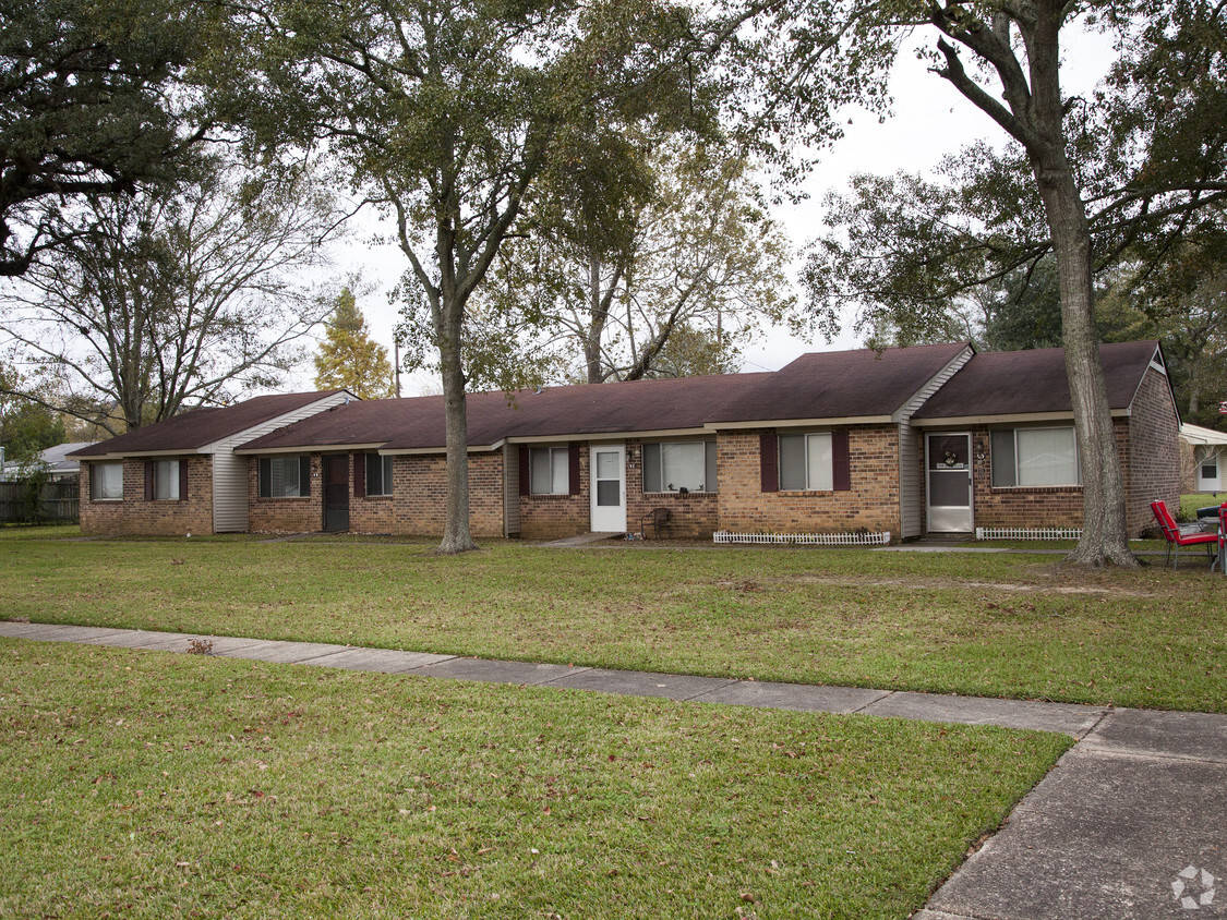 Foto del edificio - Village Oaks Apartments