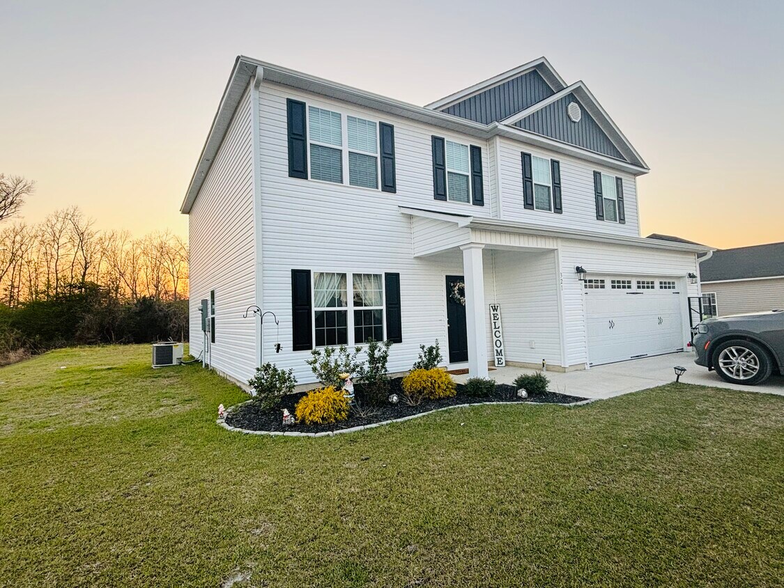 321 Lonesome Dove Ct, Maysville, NC 28555 House Rental in Maysville