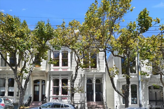 Building Photo - 656 Hayes St