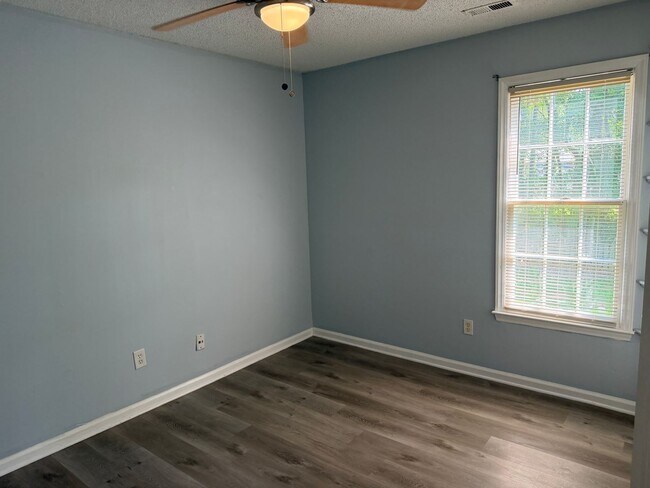 Foto del edificio - 6414 Rockshire Dr