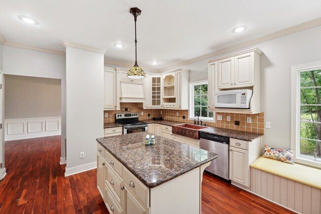 Building Photo - 3420 Turner Dr SW
