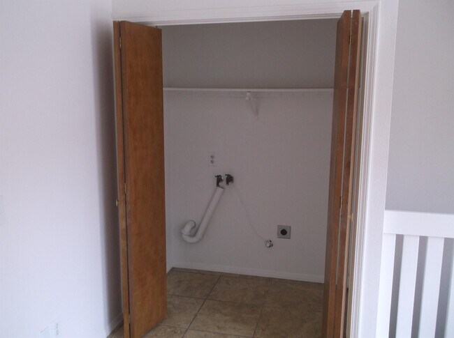Building Photo - 45 S Pinegrove Rd