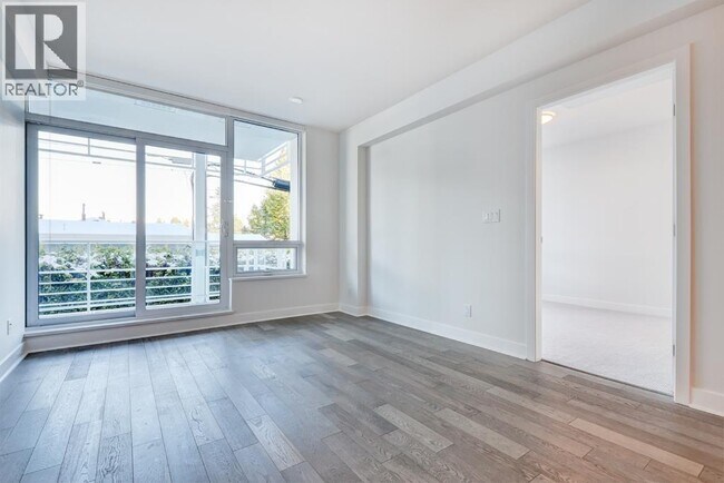 Photo du bâtiment - 677 W 41st Ave