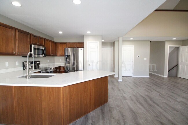 Foto del edificio - PERFECT LOCATION!! 4 Bedroom, 3.5 Bath Townhome in Ankeny