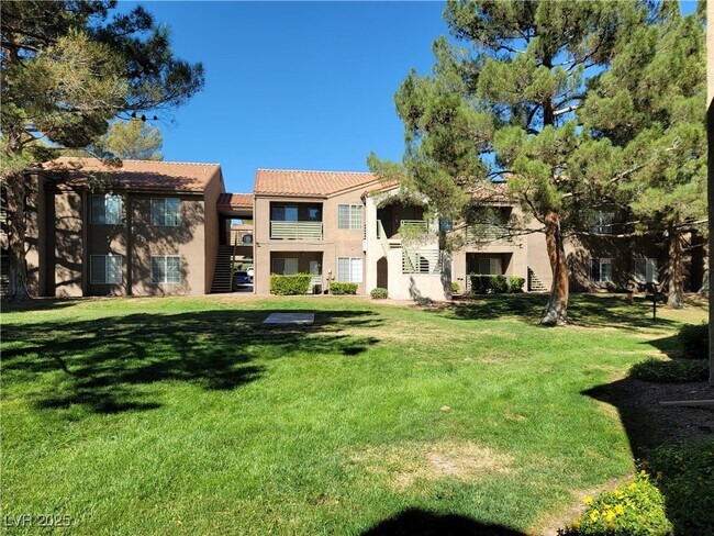Foto del edificio - 2121 Blue Breeze Dr