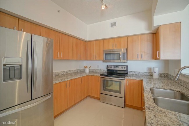 Building Photo - 3 br, 2 bath  - 4250 Salzedo St Ph