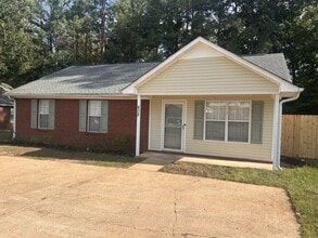 Building Photo - 438 Beauregard Circle