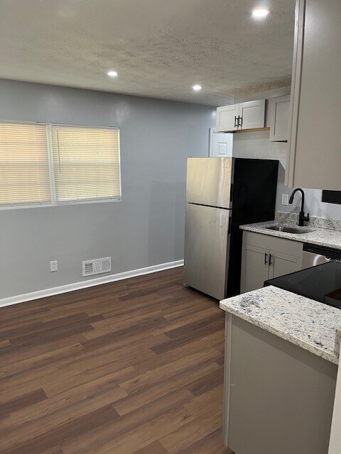 Foto del edificio - 38 Royce Dr