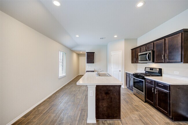 Foto del edificio - 16937 Rich Pines Dr