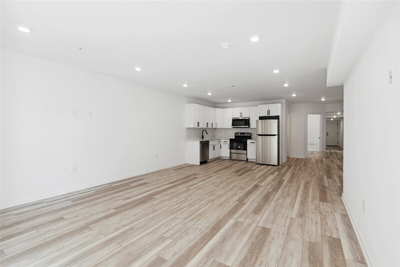 Primary Photo - 890-892 N 42nd St