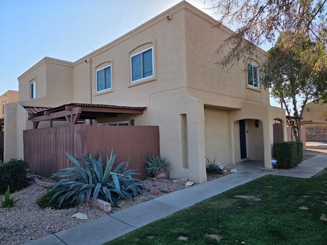 Entrance - 1005 E Northern Ave Townhome