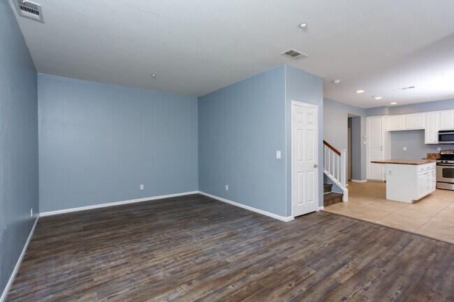 Building Photo - 1328 Isabella Way