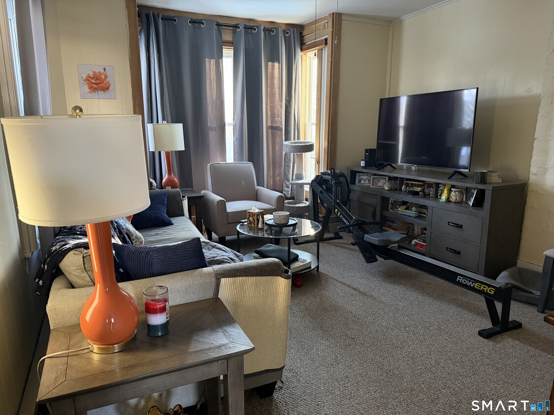 Building Photo - 131 Willow St