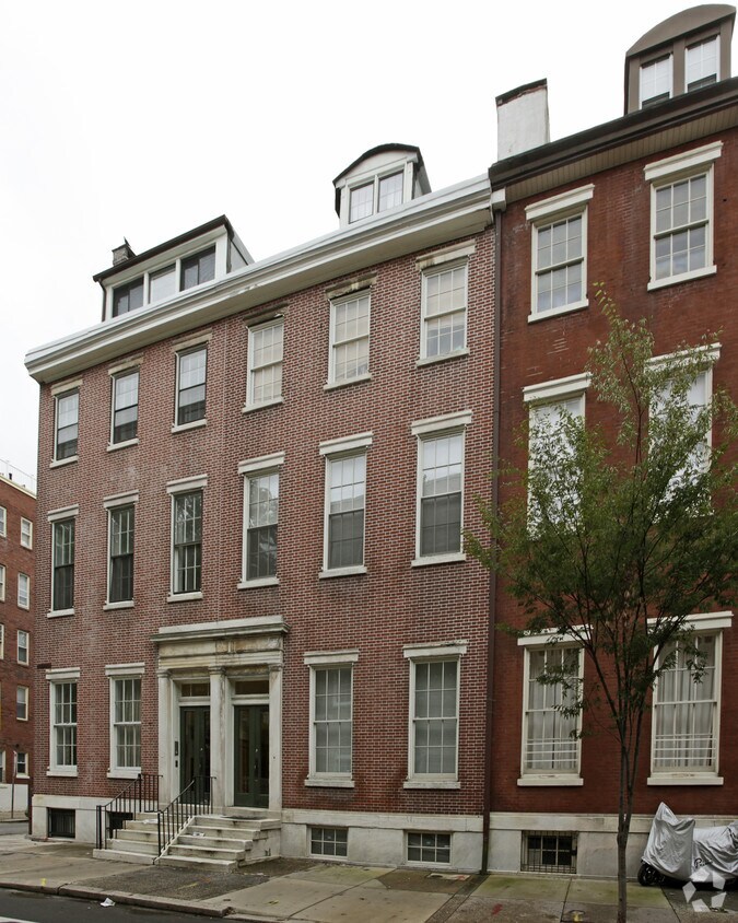 Primary Photo - 902 Pine St