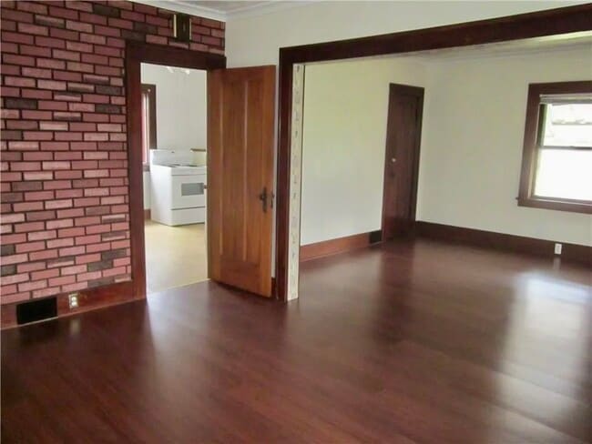 Building Photo - 192 Congress Ave