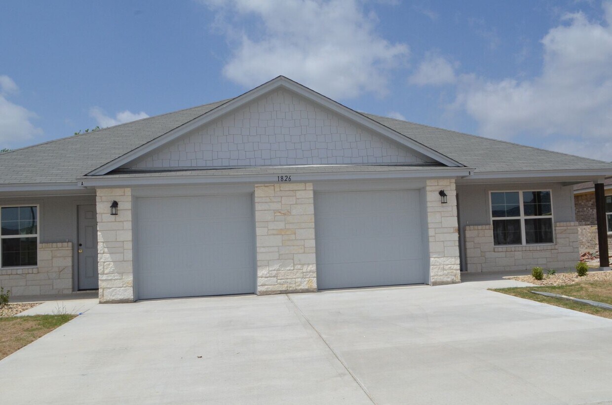 Foto principal - 1826 Castroville Trl