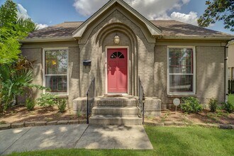 Building Photo - 411 Graceland St
