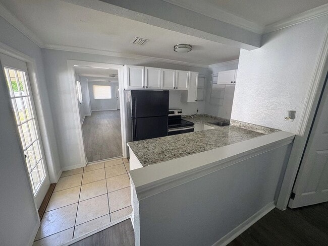 Building Photo - Charming Bungalow for rent in Lakeland