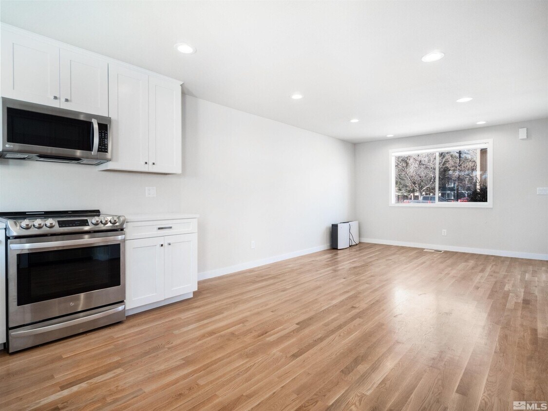 Foto principal - 1290 S Curry St