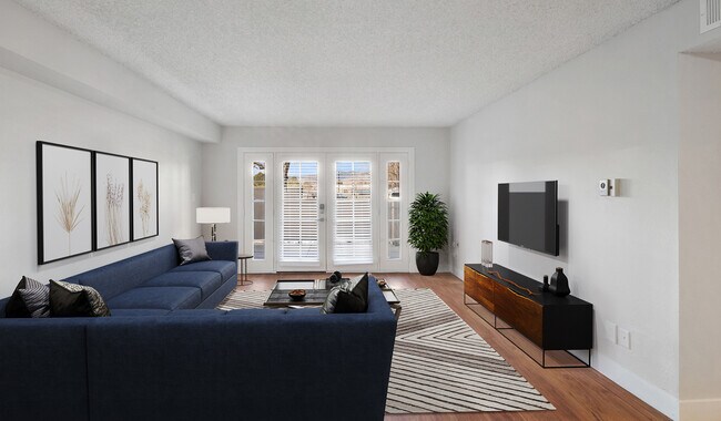 Espaciosas y luminosas zonas de estar que dan a un amplio balcón - Meadow Creek