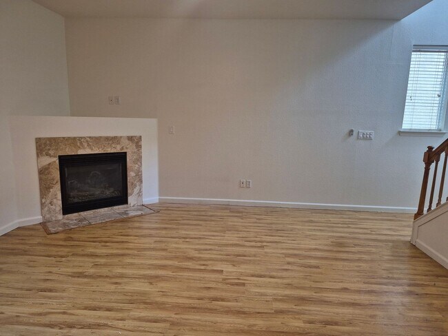 Foto del edificio - Beautiful 3 bedroom 2.5 bath in Folsom