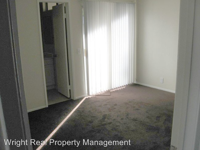 Building Photo - 2 br, 2 bath Apartment - 15947 Green Hill Dr.