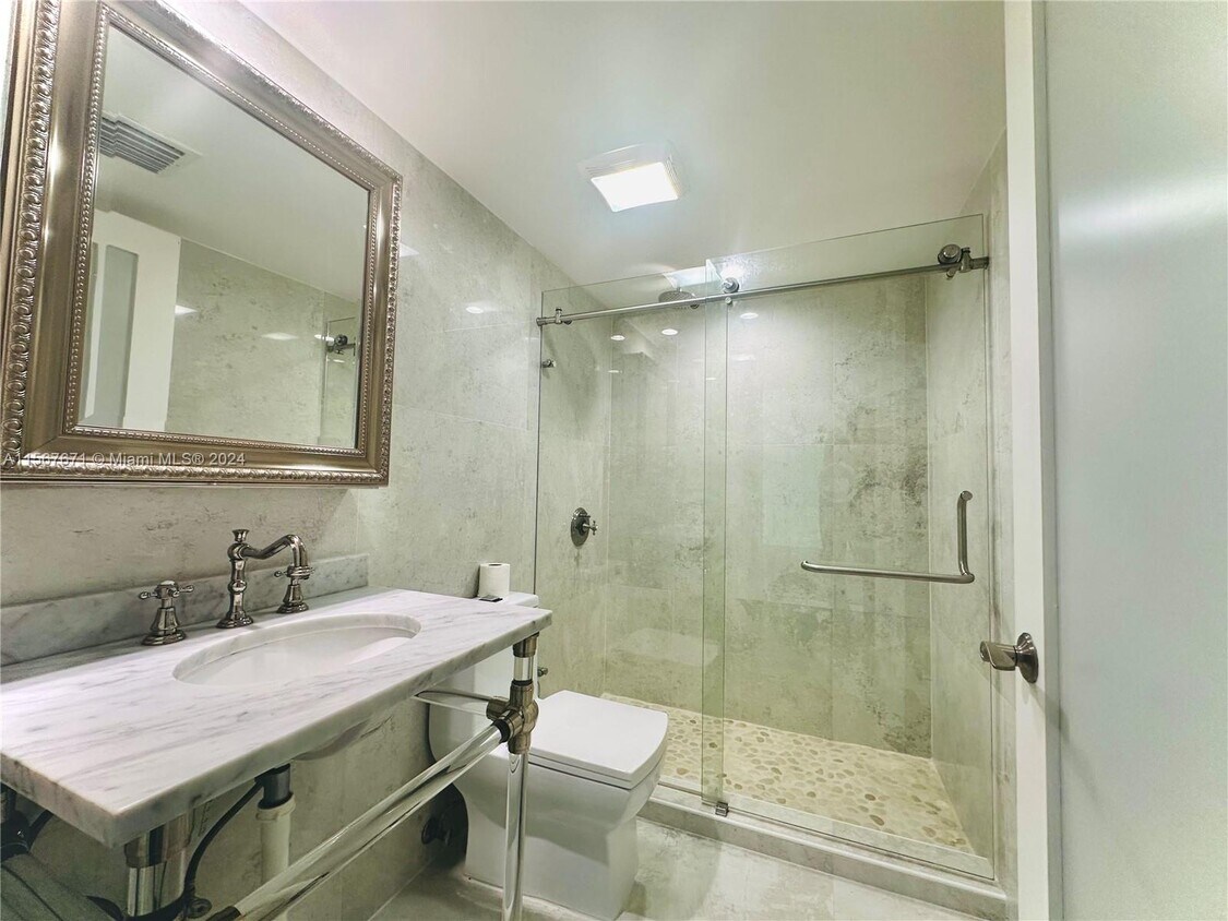Foto principal - 1700 NW North River Dr