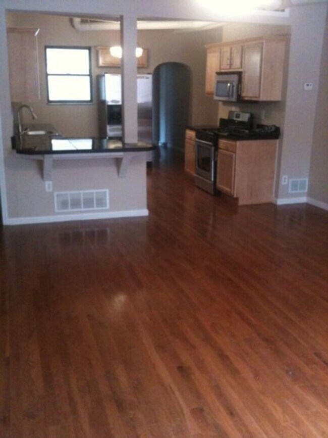 Foto del edificio - Beautifully Renovated Home in South Side Flats