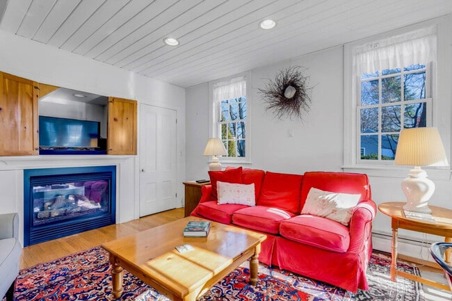 Building Photo - 252r High St