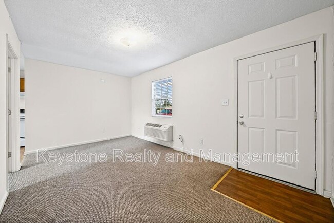 Building Photo - 2604 Kenwood Dr